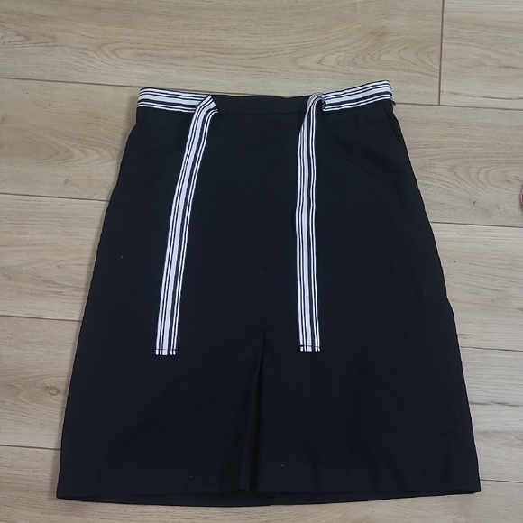 Talbots Dresses & Skirts - Talbots Black Pencil Skirt with White Accents Size 4